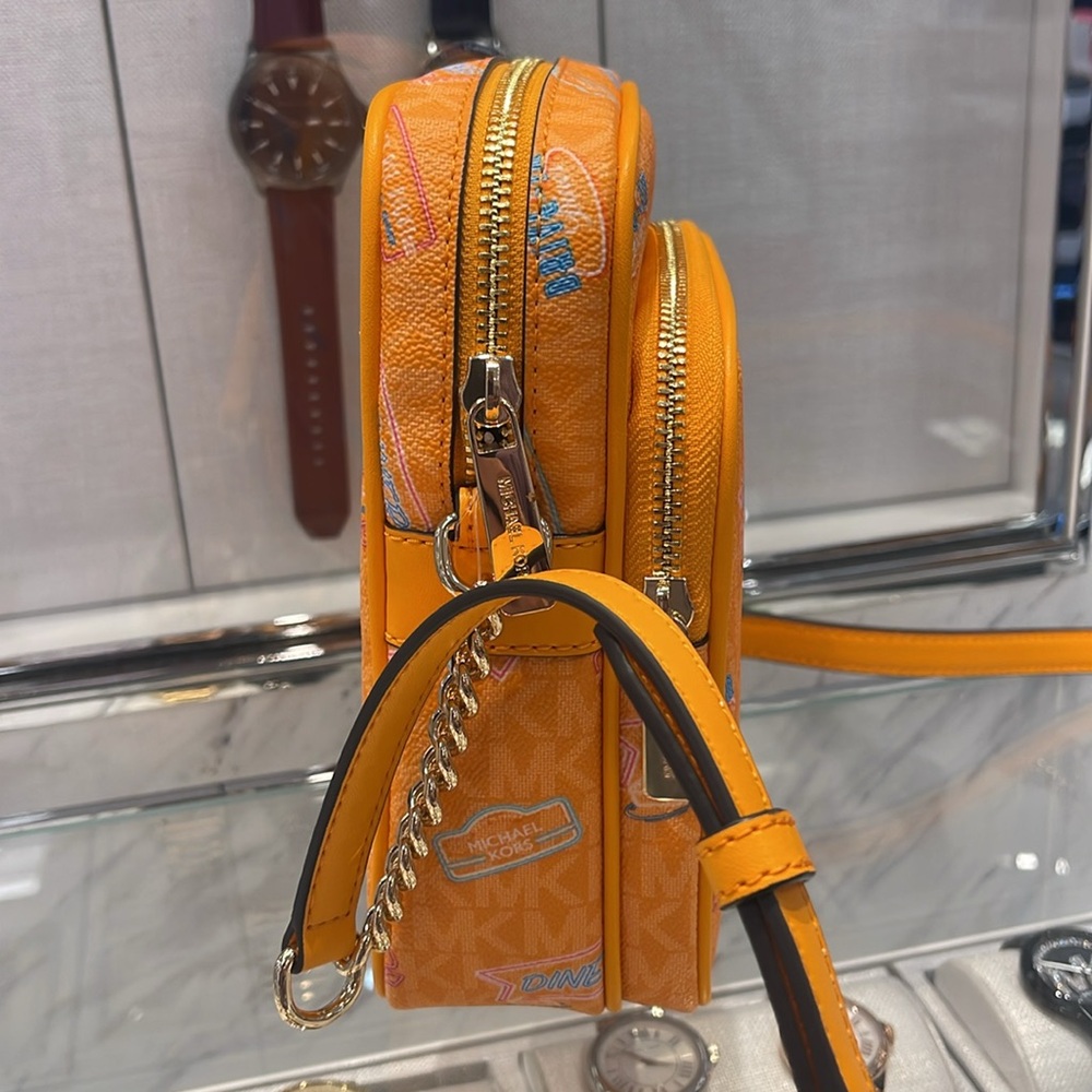 MICHAEL KORS
J Set Md Printed Signature Logo Crossbody NS CHAIN XBODY
POP ORANGE - Picture 4 of 16